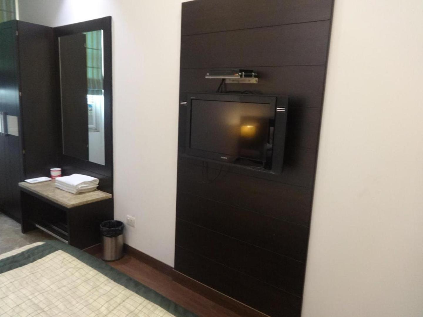 Hotel Chanchal Continental - 02 Mins From New Delhi Railway Station Екстериор снимка