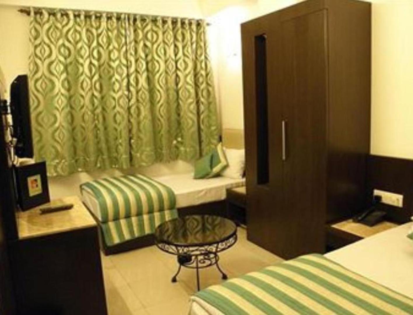 Hotel Chanchal Continental - 02 Mins From New Delhi Railway Station Екстериор снимка