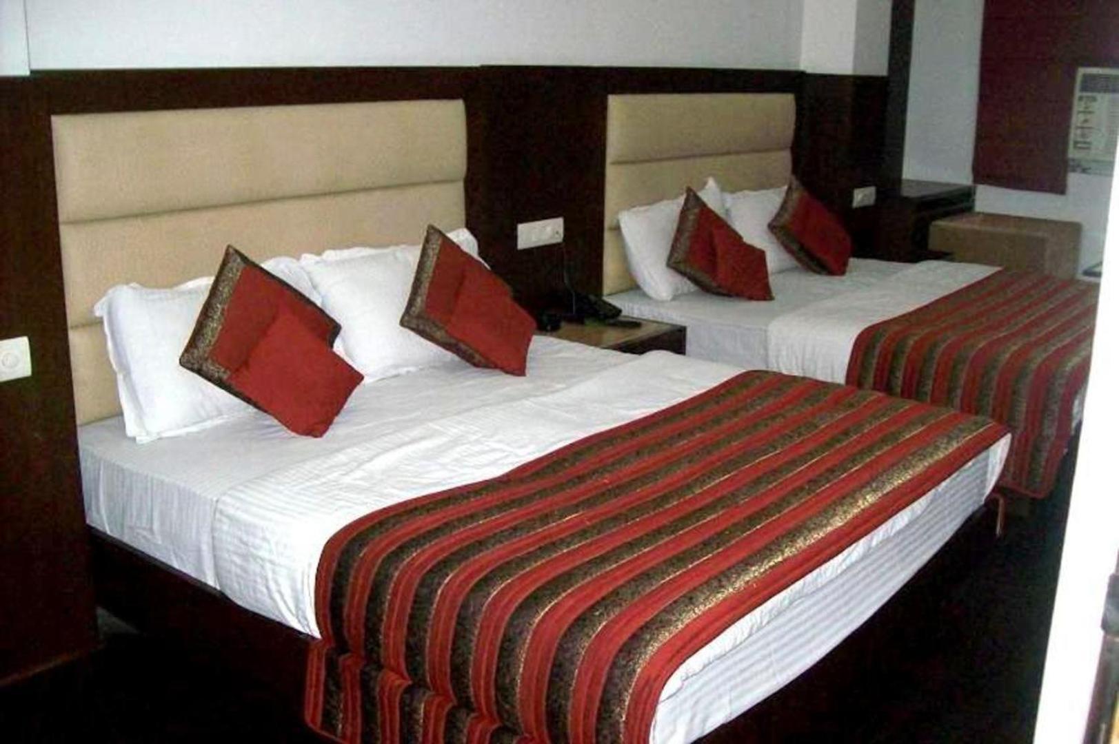 Hotel Chanchal Continental - 02 Mins From New Delhi Railway Station Екстериор снимка