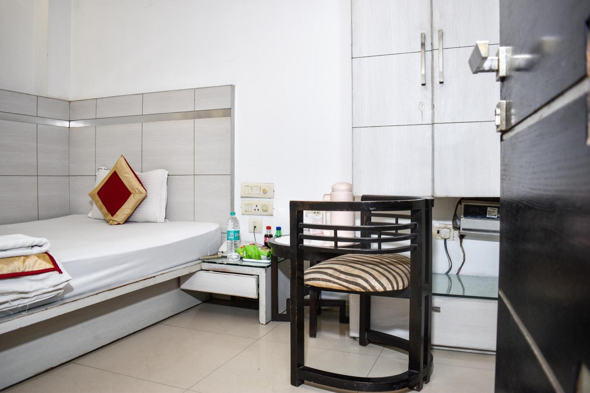 Hotel Chanchal Continental - 02 Mins From New Delhi Railway Station Екстериор снимка