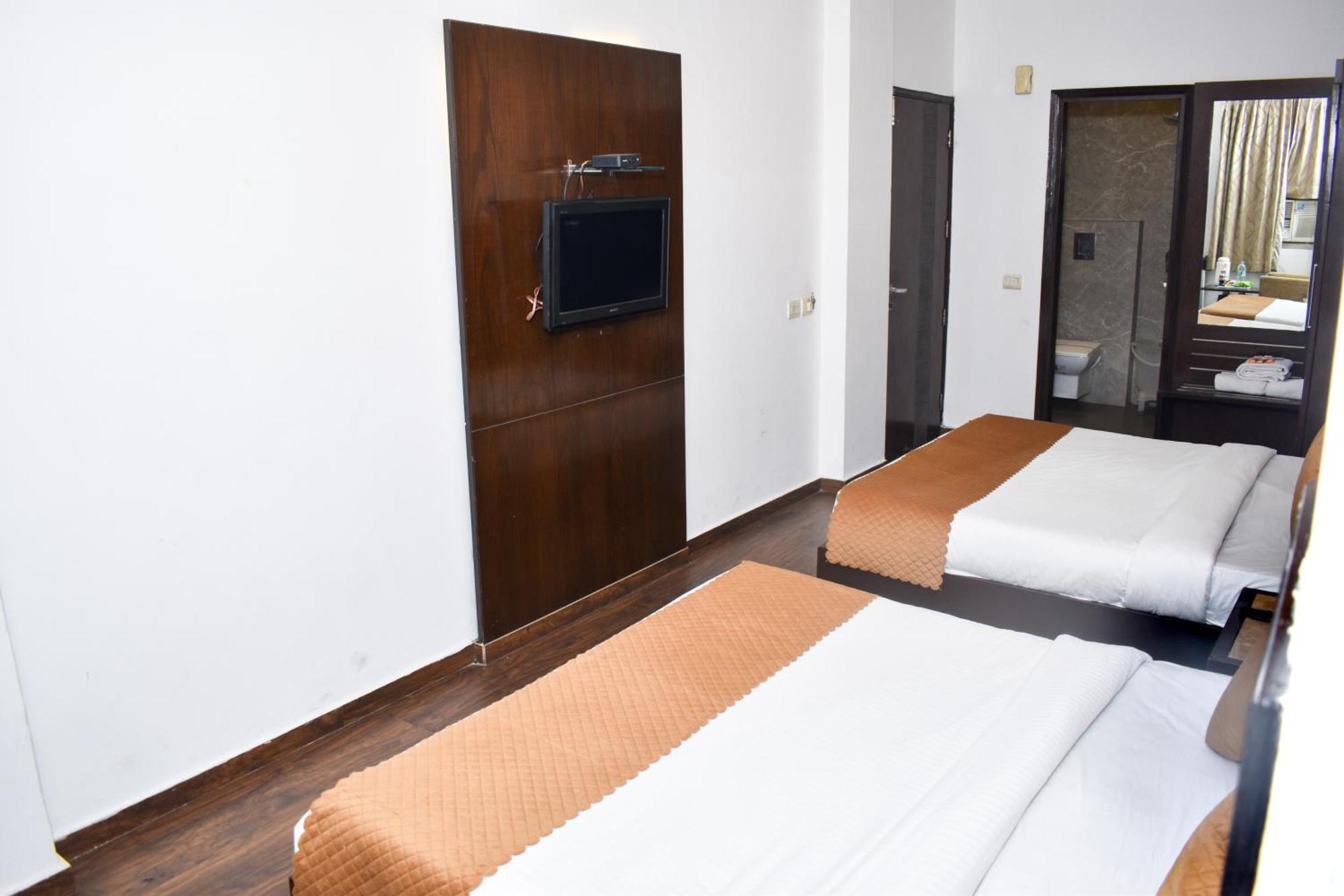 Hotel Chanchal Continental - 02 Mins From New Delhi Railway Station Екстериор снимка