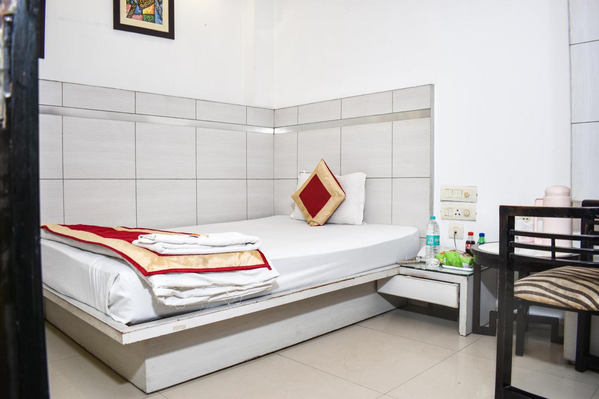 Hotel Chanchal Continental - 02 Mins From New Delhi Railway Station Екстериор снимка
