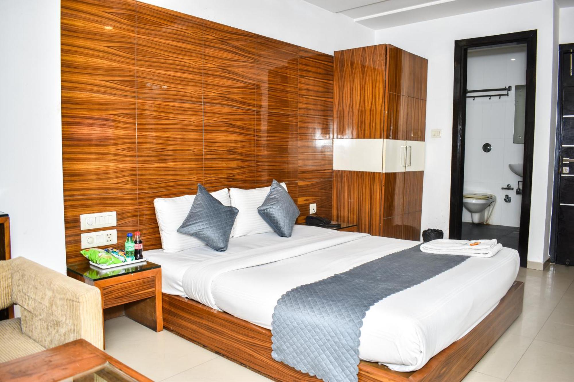 Hotel Chanchal Continental - 02 Mins From New Delhi Railway Station Екстериор снимка