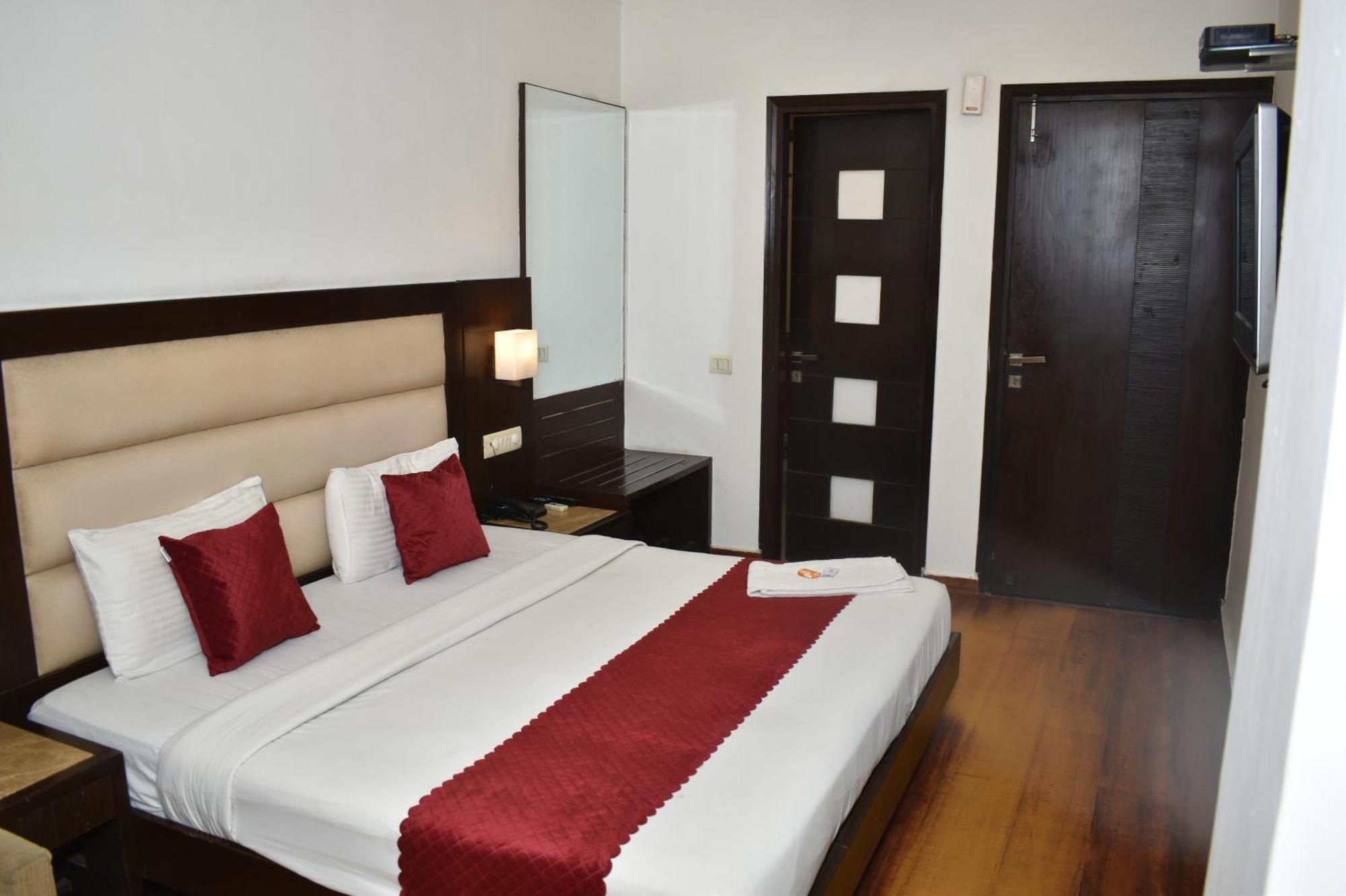 Hotel Chanchal Continental - 02 Mins From New Delhi Railway Station Екстериор снимка