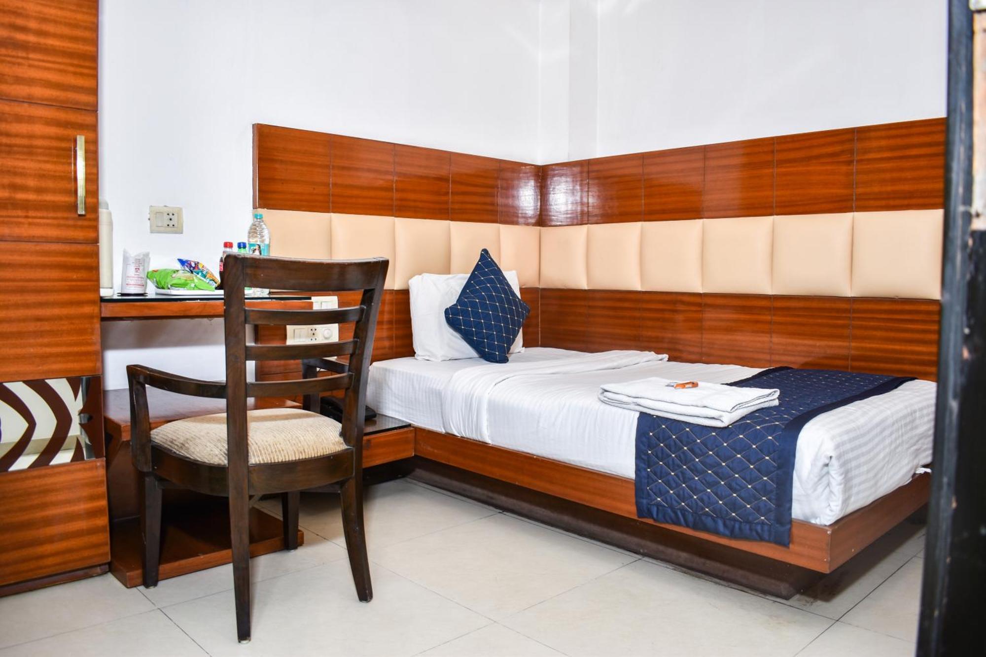 Hotel Chanchal Continental - 02 Mins From New Delhi Railway Station Екстериор снимка