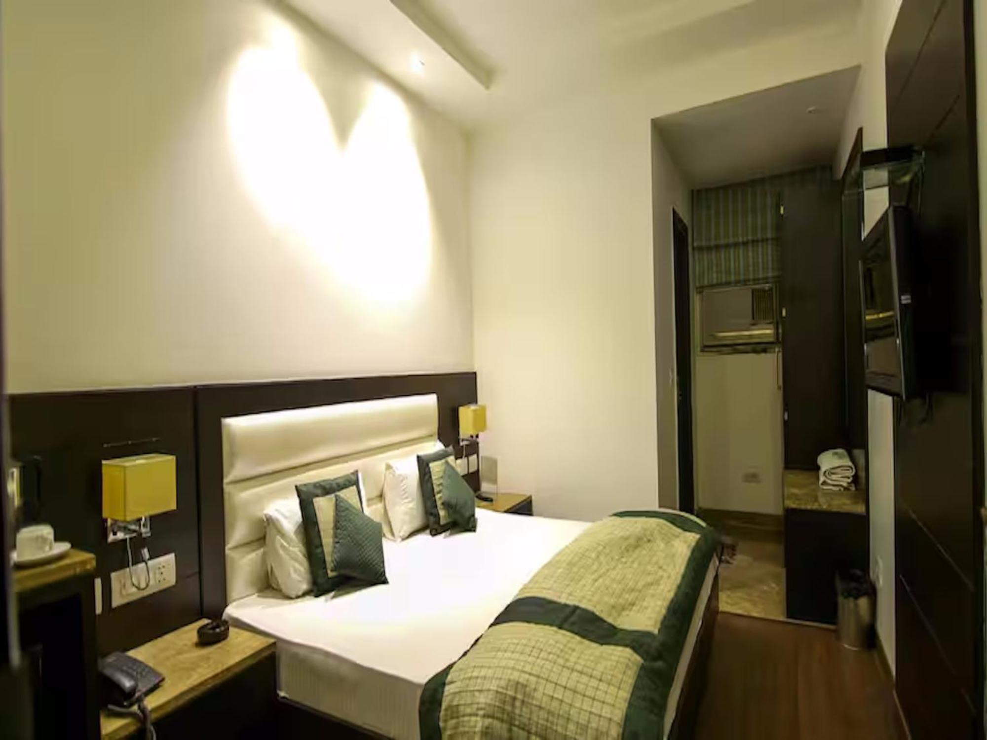 Hotel Chanchal Continental - 02 Mins From New Delhi Railway Station Екстериор снимка